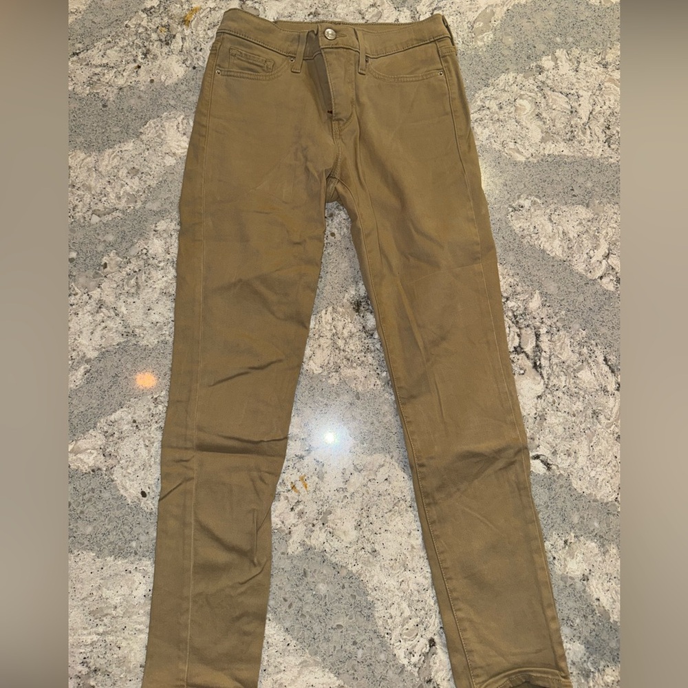 NWOT Levi’s Khaki Tan ultra Skinny Jeans